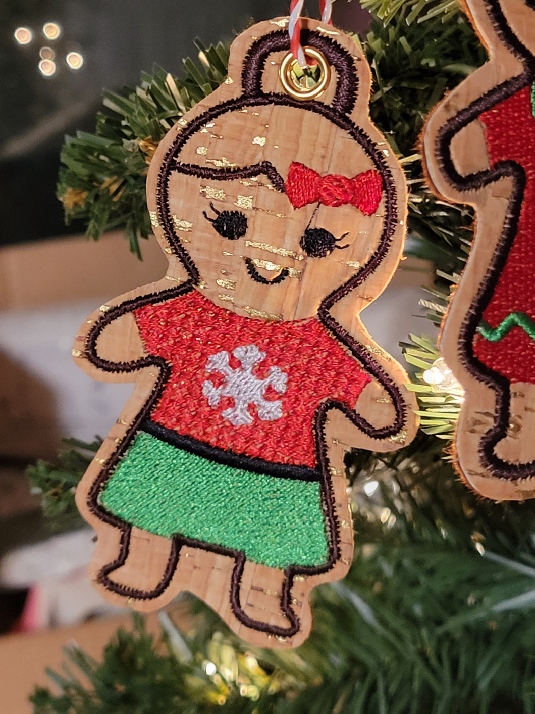 GINGERBREAD GIRL WITH SNOWFLAKE ORNAMENT DIGITAL MACHINE EMBROIDERY DESIGN