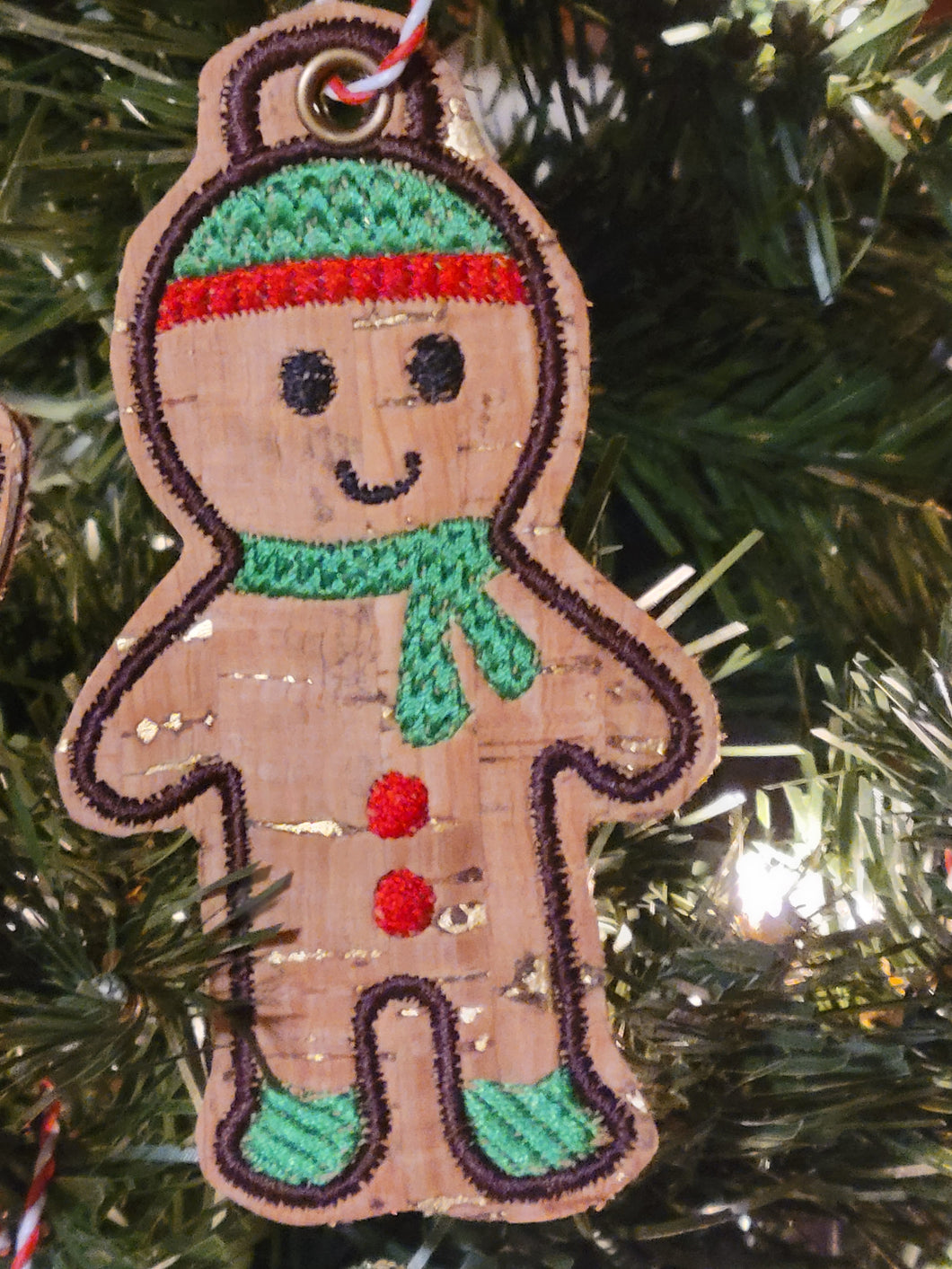 GINGERBREAD BOY WITH BUTTONS ORNAMENT DIGITAL MACHINE EMBROIDERY DESIGN