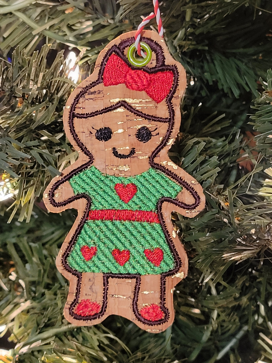 GINGERBREAD GIRL WITH HEARTS ORNAMENT DIGITAL MACHINE EMBROIDERY DESIGN